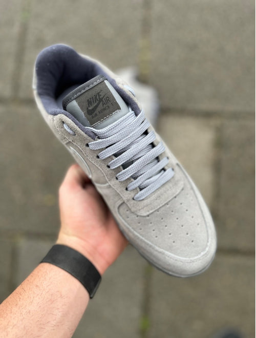 '- Air Force 1 Camurça - DRIP DOS ARTISTAS 